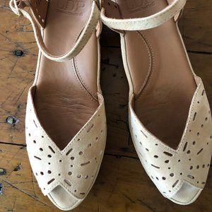 Elegant Tan Women's Sandals